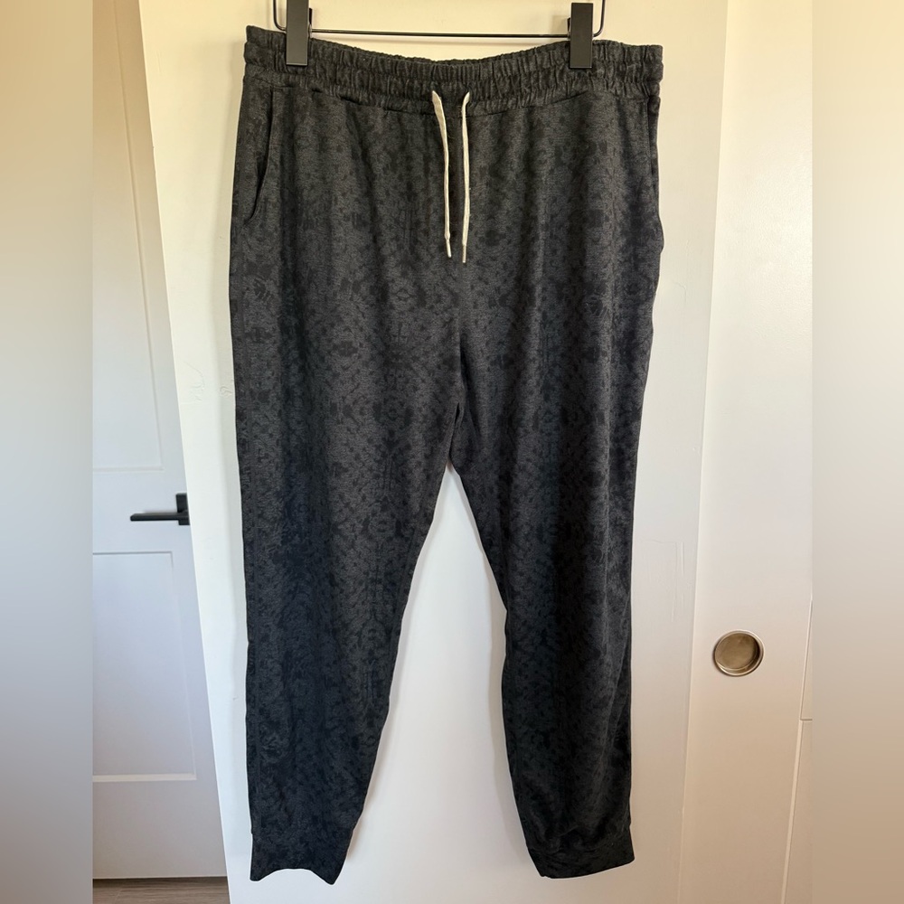 Rare Print Vuori Performance Jogger Size Large